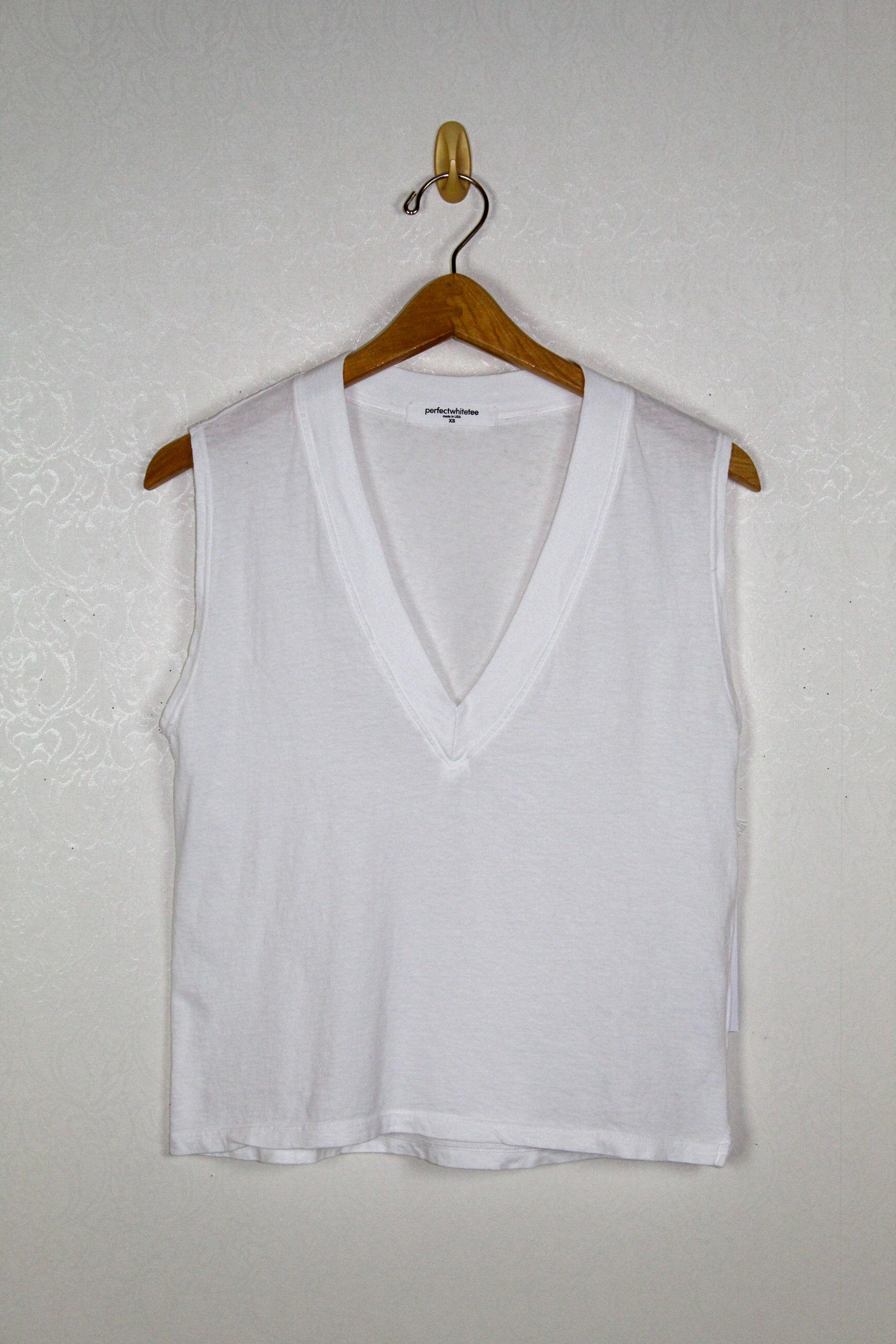 Perfectwhitetee Margot Slveless V Neck Tee